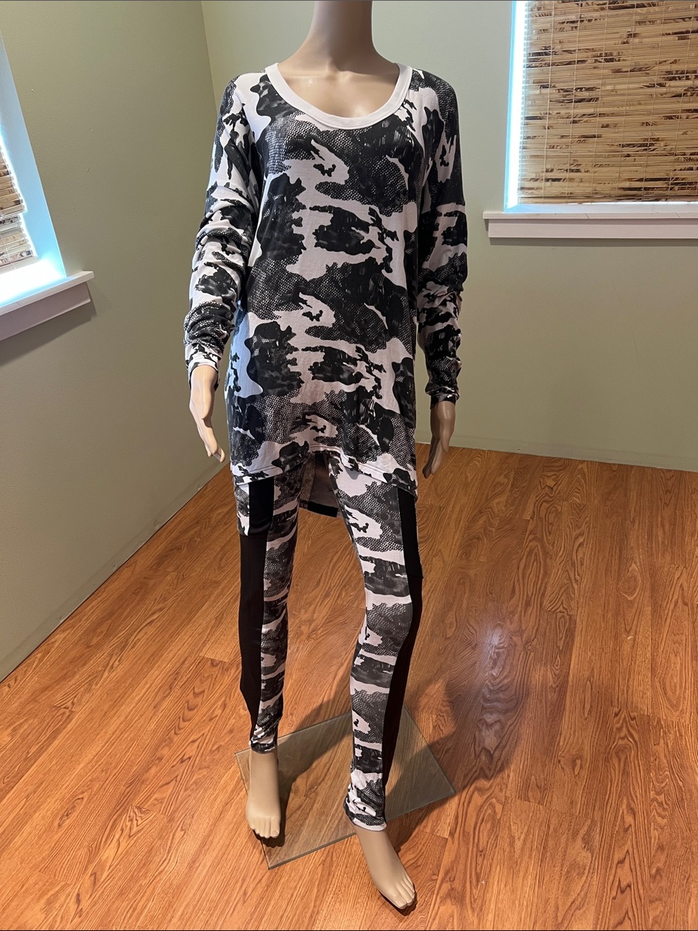 American Retro Black and White Leggings with Matching Tunic Top Size S